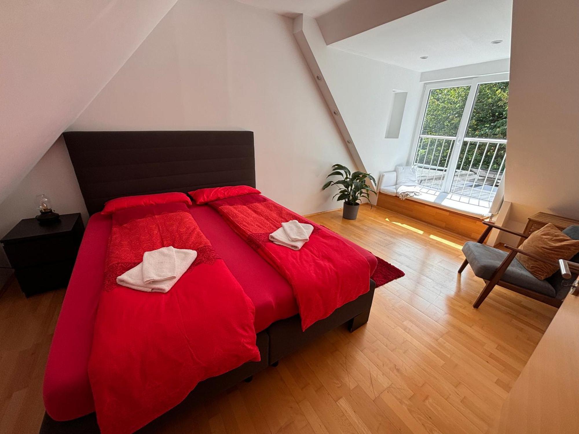 Messe, Uniklinikum, Grugapark - Charmante Wohnung Mit Dachterrasse In Guter Lage Эссен Экстерьер фото